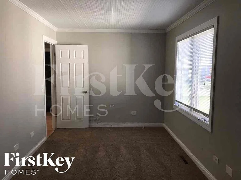 100 S Dilger Ave — Photo 5