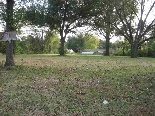 124 N Elm St, Adamsville, TN 38310