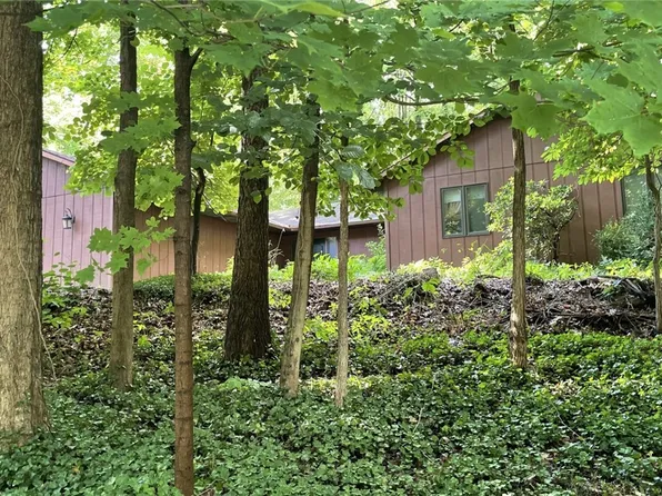 19479 Albion Rd, Strongsville, OH 44149