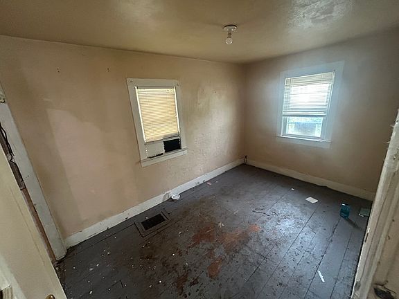 4th image of 123 Cady St #1