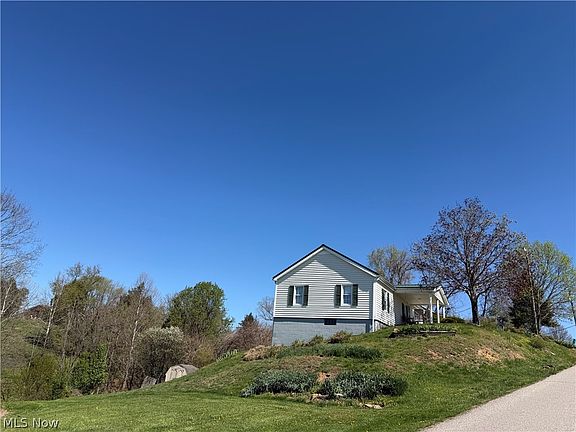 3rd image of 609 Jewell Rd