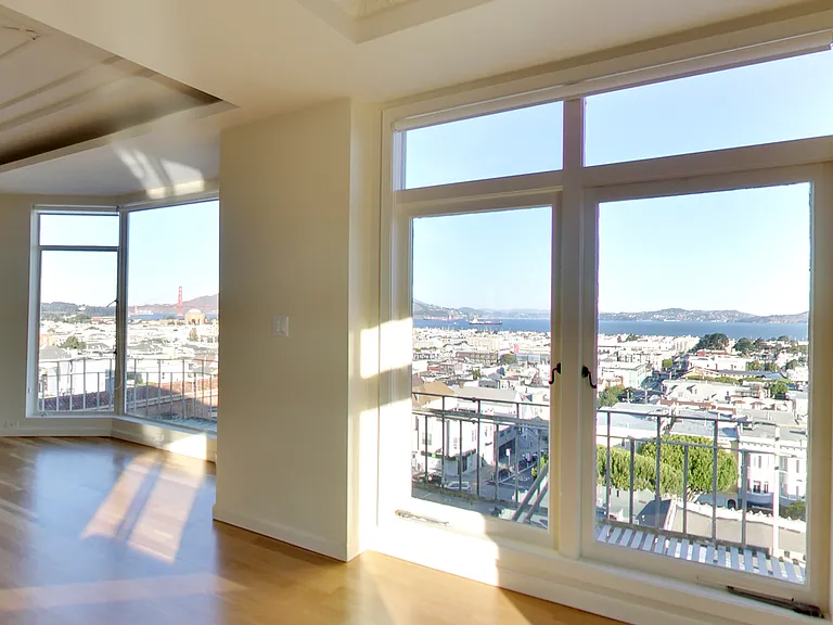 2090 Green Street (003r) — Photo 3