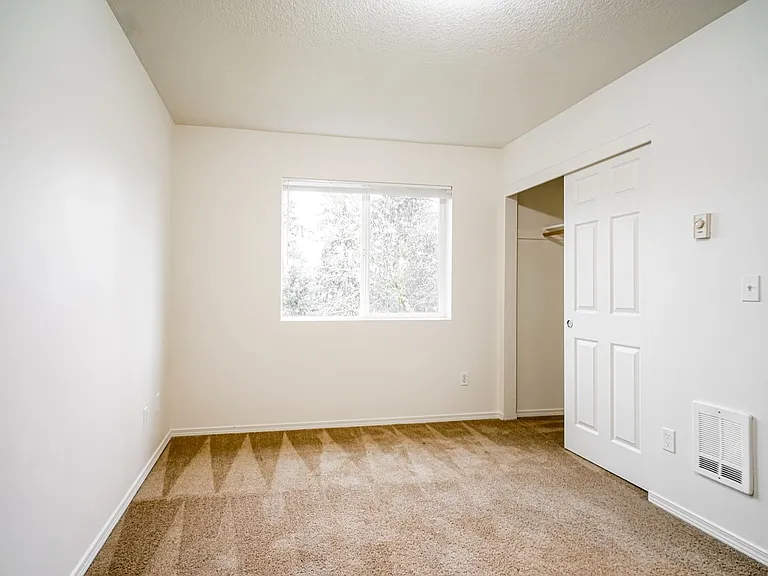 1377-01PP Stacey Lee Apartments — Photo 36