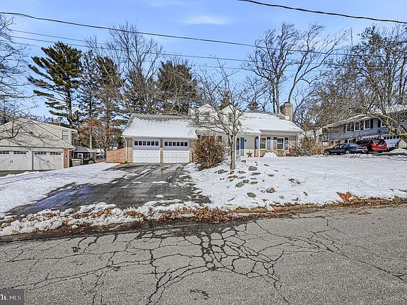 4th image of 3 Ridgewood Cir