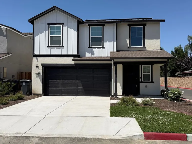 1902 W Meadow Dr — Photo 1