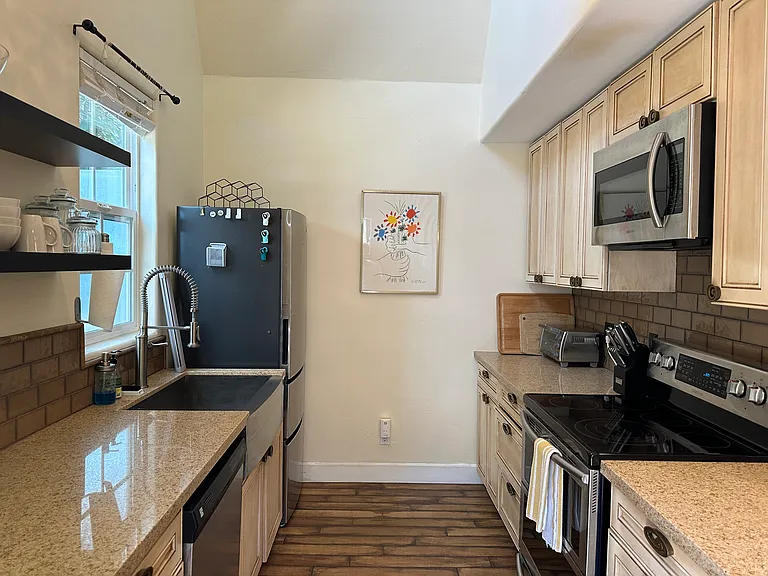 3154 Grape St — Photo 6