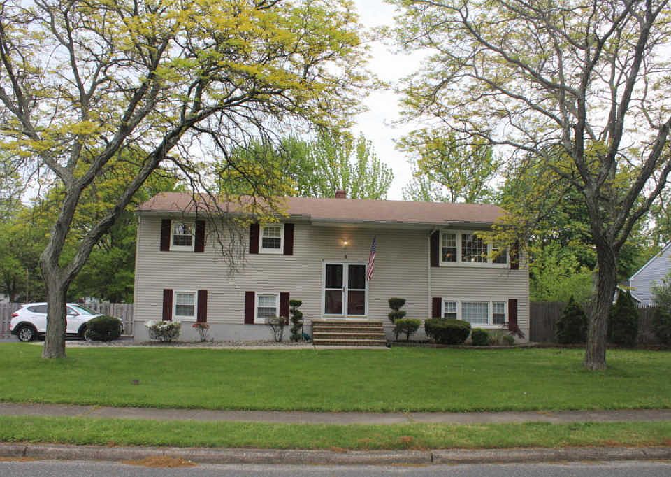 1st image of 5 Hutchinson Dr