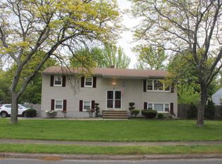 5 Hutchinson Dr, Port Monmouth, NJ 07758