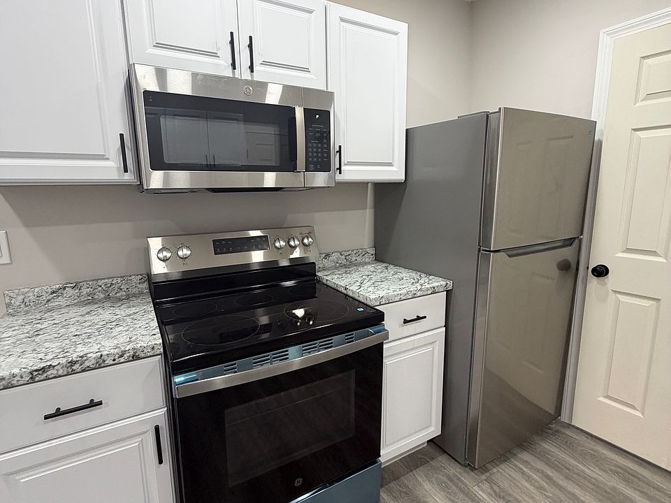 1st image of 179 Sargeant St #1