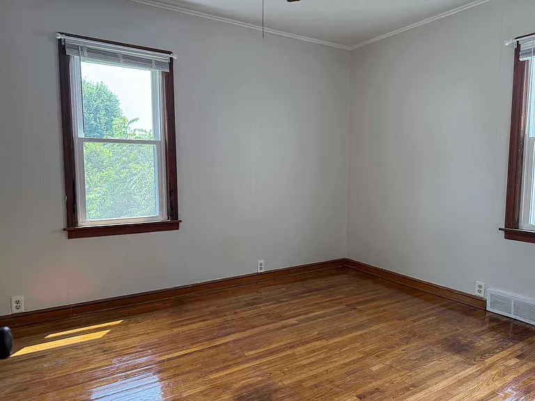 118 Marks Ave #1 — Photo 5