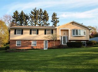 23 Hilltop Dr, Pittsford, NY 14534