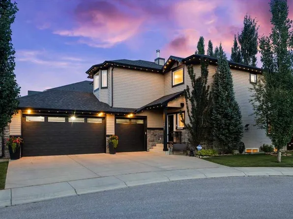 122 N Royal Birkdale Cres NW, Calgary, AB T3G 5R6