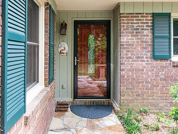 4th image of 221 Park Ln