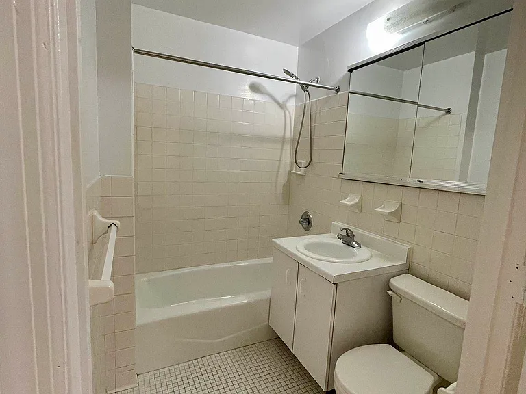 31-15 30th St #1R — Photo 6