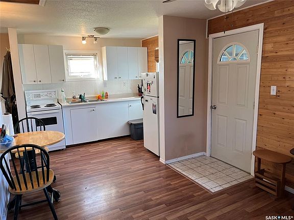 5th image of 409 3rd STREET S