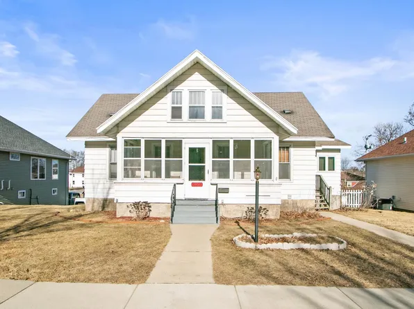527 W Carroll St, Portage, WI 53901
