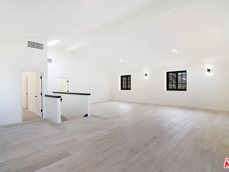 24362 Park Granada — Photo 17