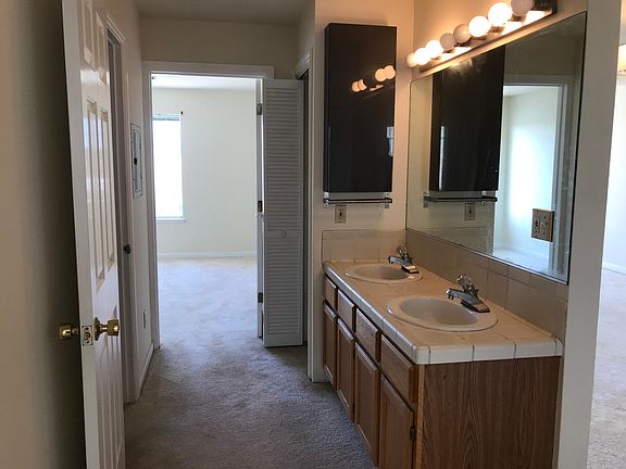 3rd image of 735 Taraval St APT D