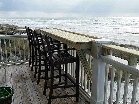Breakfast Bar w/TREX chairs