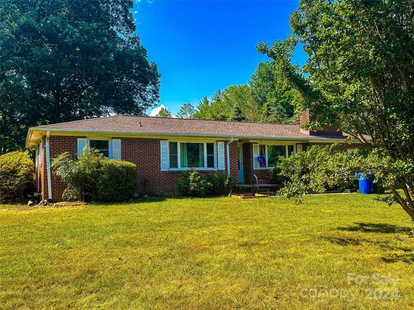 506 Brooklyn Ave, Hendersonville, NC 28792