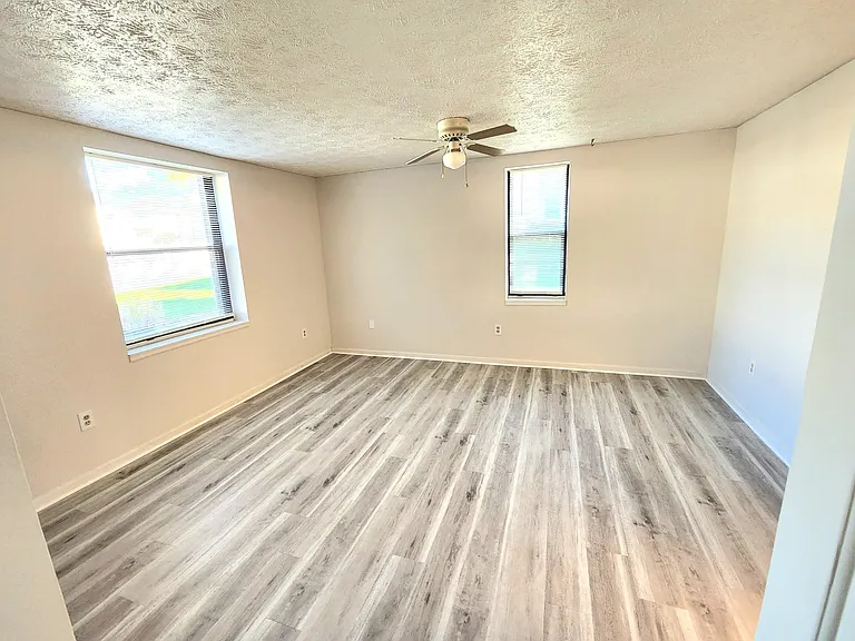 807 Stratford Way #C — Photo 13