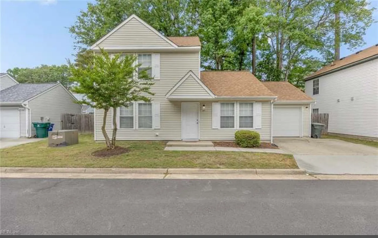 3 bed, 1424 sqft, $2,450 — Photo 1