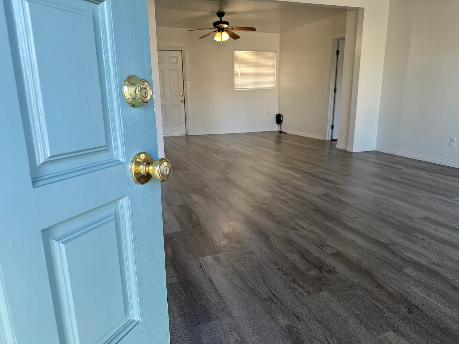 3 bed, 1250 sqft, $1,950 — Photo 2