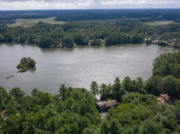 26 Cranberry Cir, Carver, MA 02330