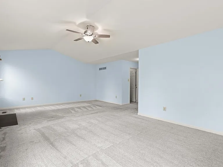 8100 Cross Creek Cir — Photo 24
