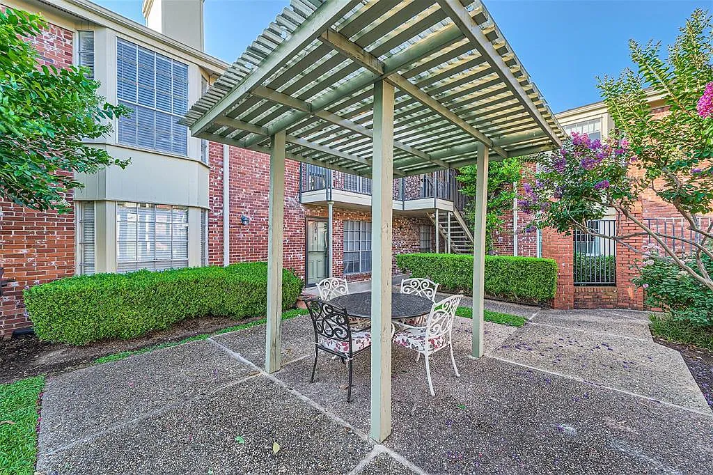 1 bed, 1.0 bath, 668 sqft, $1,275 — Photo 1