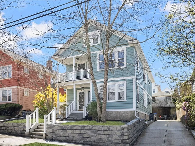 92 Colonial Road — Photo 1