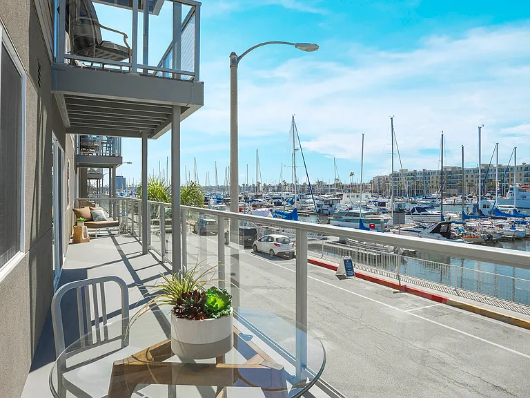 Wayfarer Apartments + Marina — Photo 21