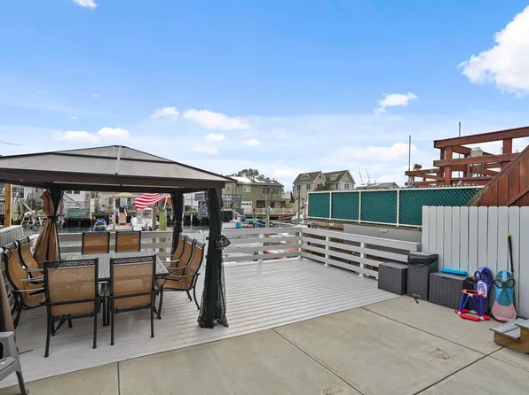 48 Gotham Avenue image 27 of 38