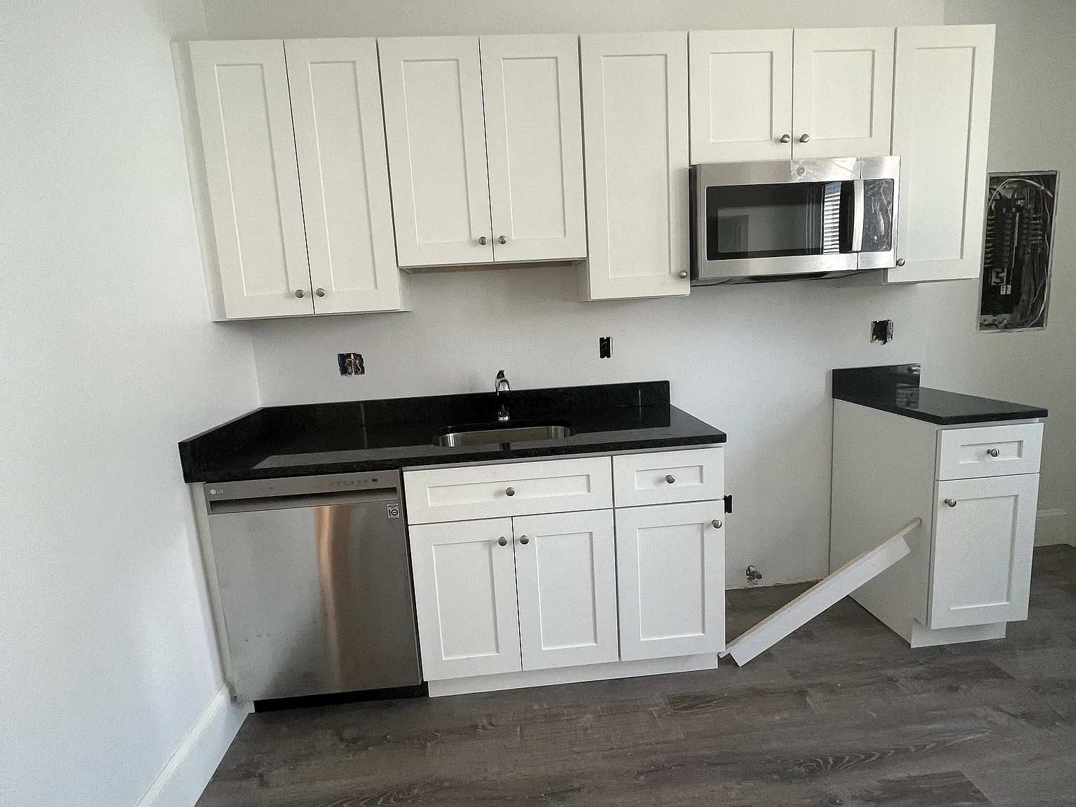 3 bed, 9999 sqft, $4,000 — Photo 3