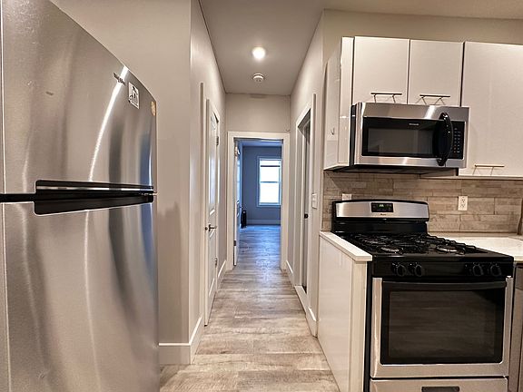 4th image of 126-28 Corbin Ave #201