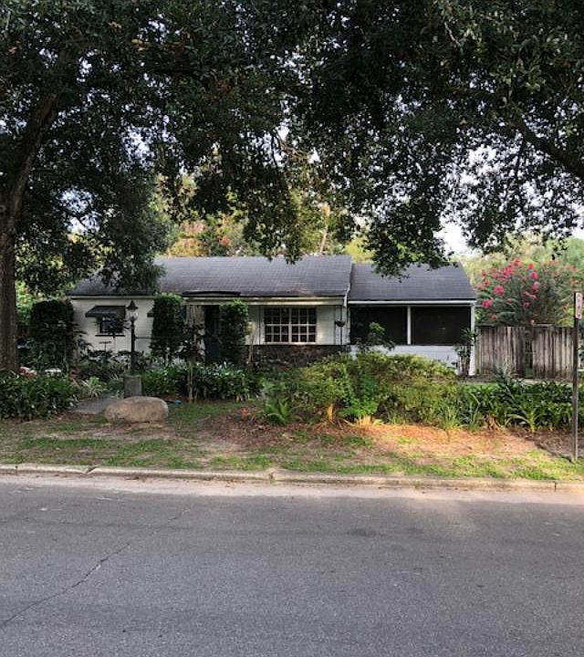 1st image of 1976 E End Ave