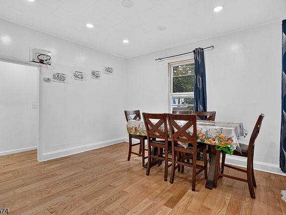 4th image of 141 Kearney St
