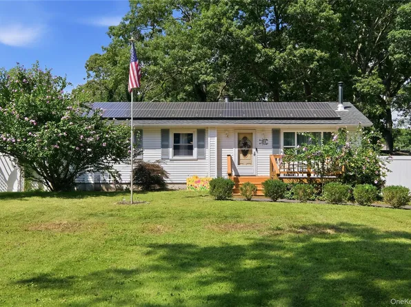 211 Hampton Avenue, Mastic, NY 11950
