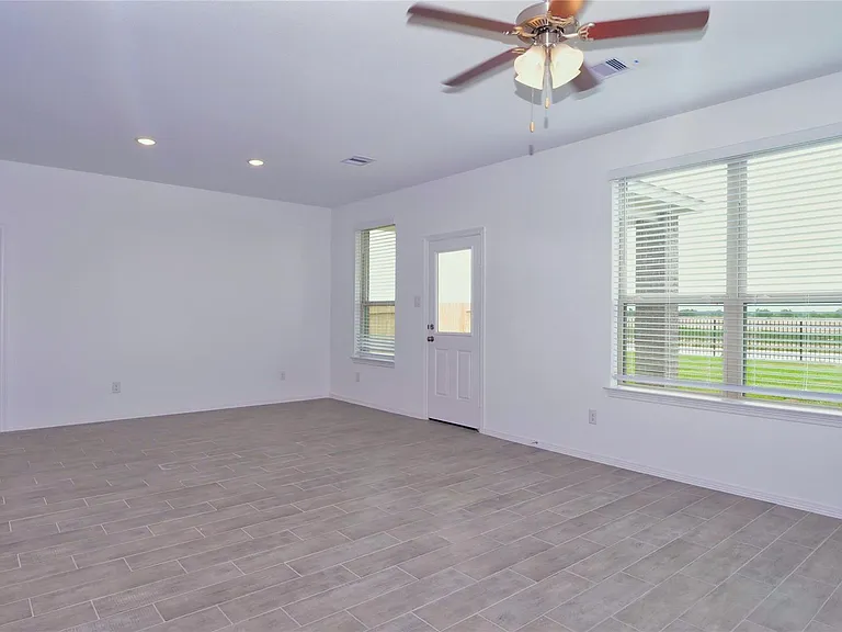 5735 Aurora Greens Ln — Photo 8