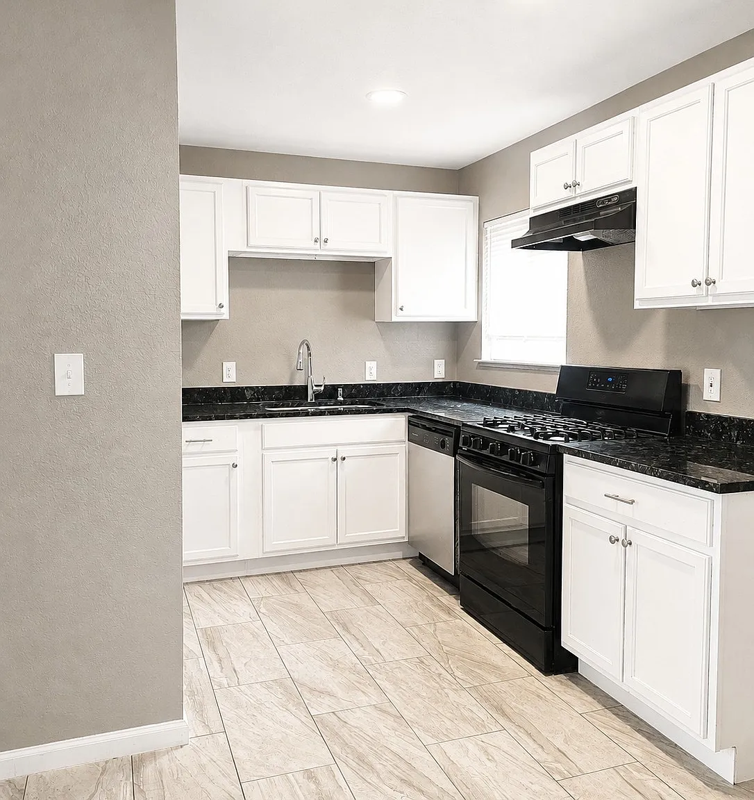 3 bed, 1075 sqft, $1,585 — Photo 2