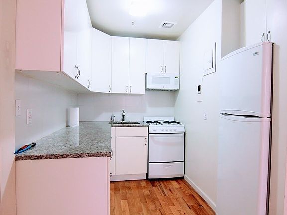5th image of 53 W 70th St APT 3B