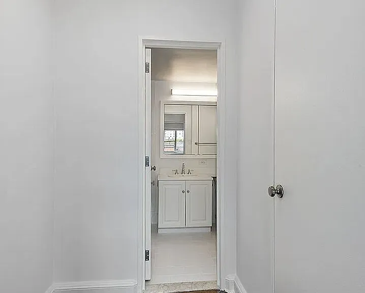 215 E 68th St #9G — Photo 4
