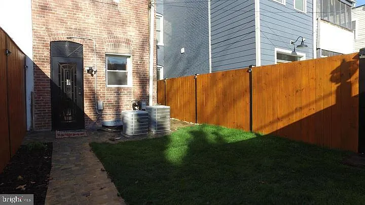 1209 E St NE — Photo 39
