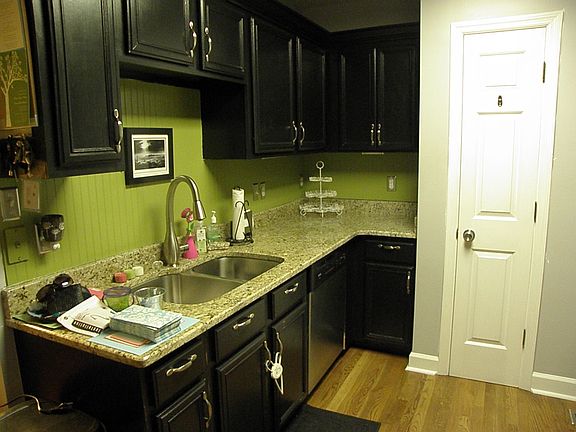 Kitchen w/GRANITE, stainless steel appliances stay, modern cabinets, pantry