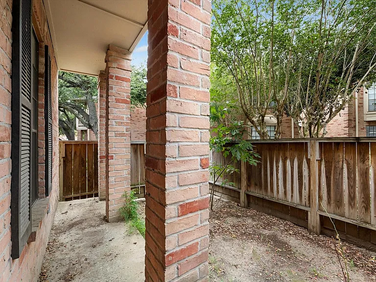 2255 Braeswood Park Dr #137 — Photo 18