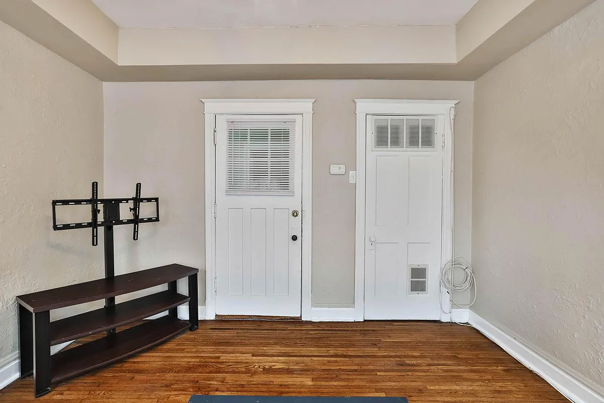 Building Photo - 517 Kingsland Ave #1-N
