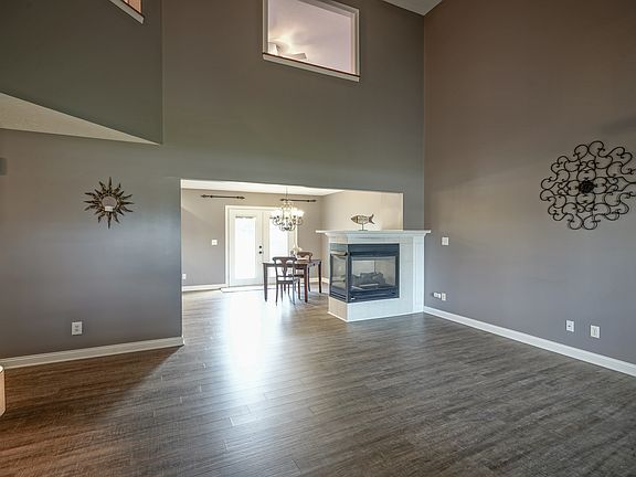 3rd image of 6926 Russet Dr