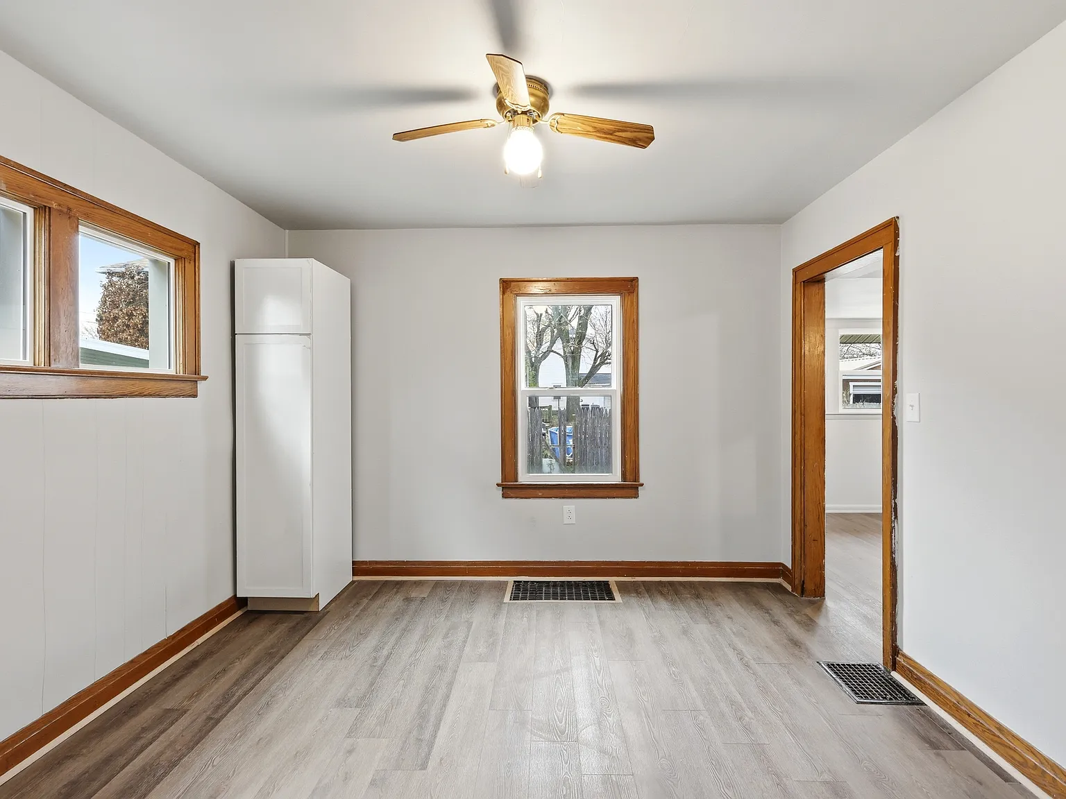 607 West Grand Avenue - 1 — Photo 3