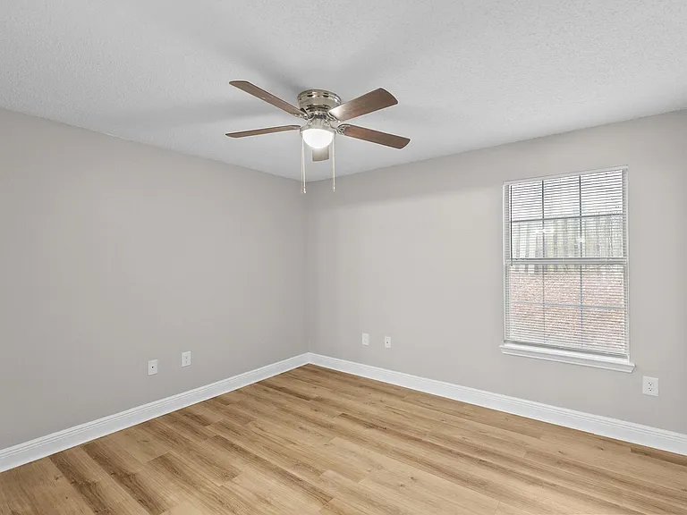 Pebble Creek Apartments — Photo 41