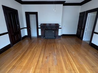 28 Roseland St #1, Cambridge, MA 02140